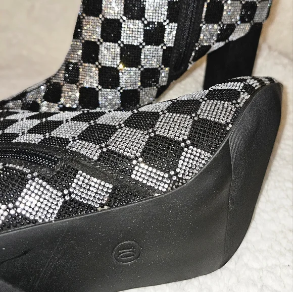 Stylish Black and Silver Checkered Women's Boots - Picture 6 of 7